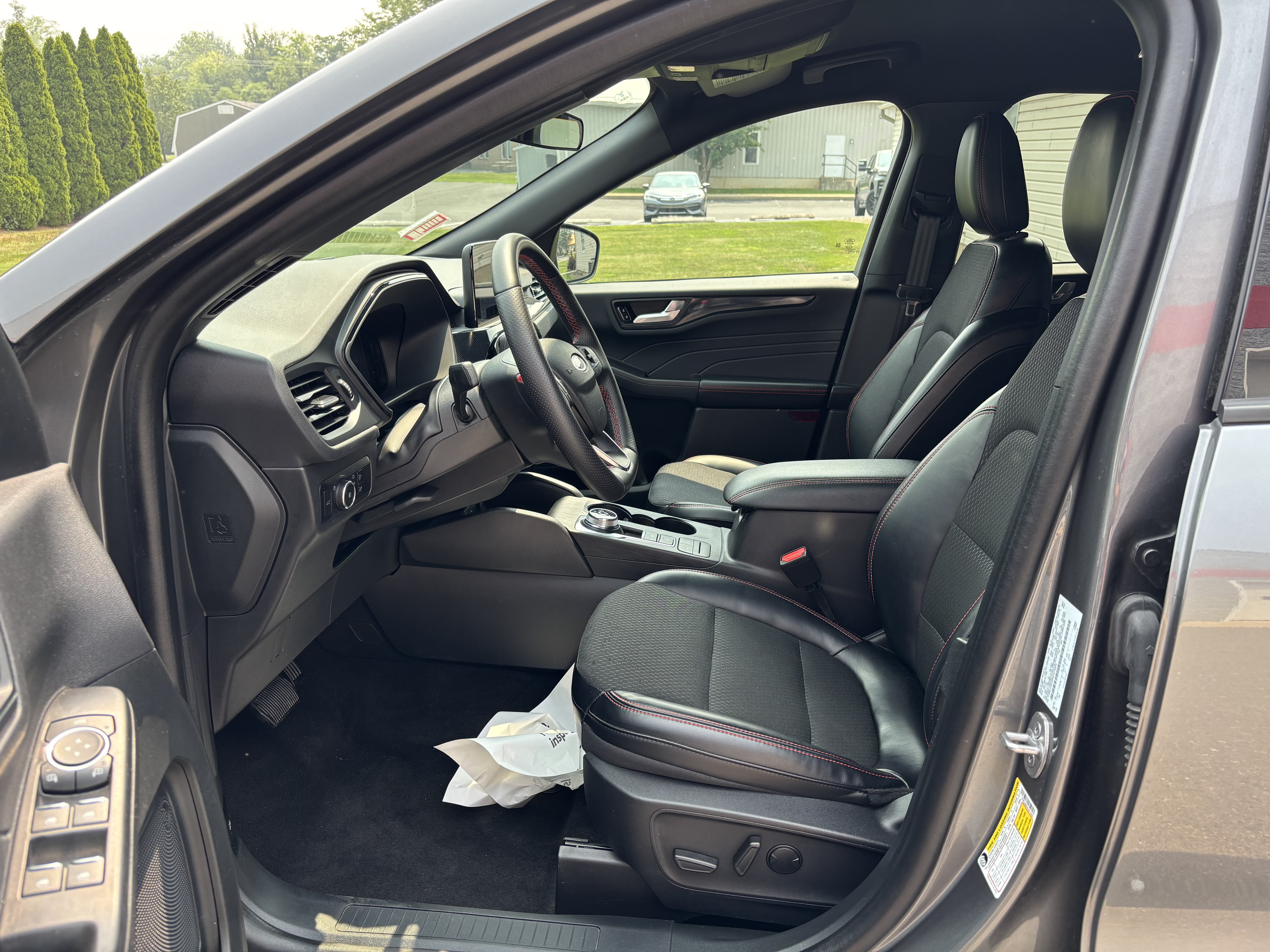 Used 2025 Ford Escape ST-Line Select AWD/4WD image 13