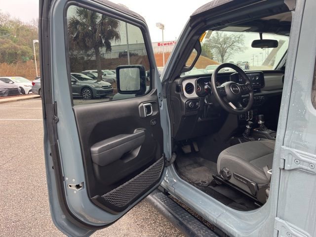 Used 2025 Jeep Wrangler Sport image 4