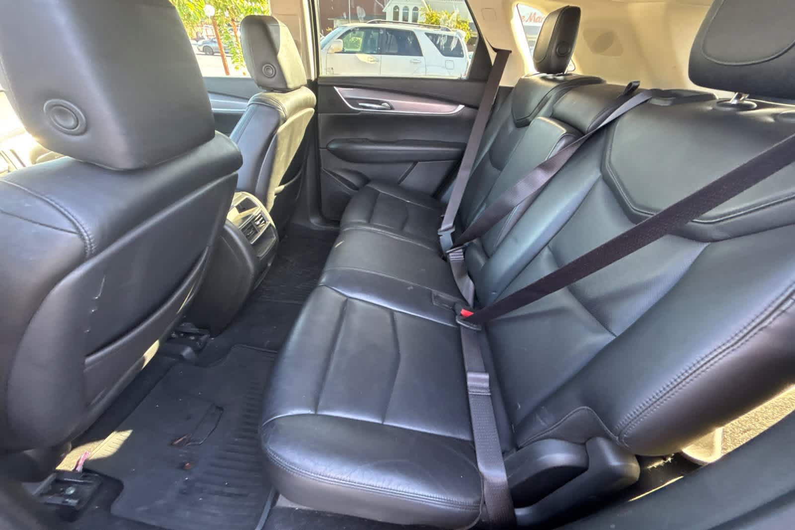 Used 2017 Cadillac XT5 Luxury w/ Driver Awareness Package FWD image 5