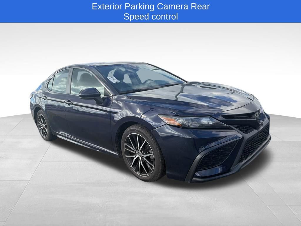 Used 2021 Toyota Camry SE image 3