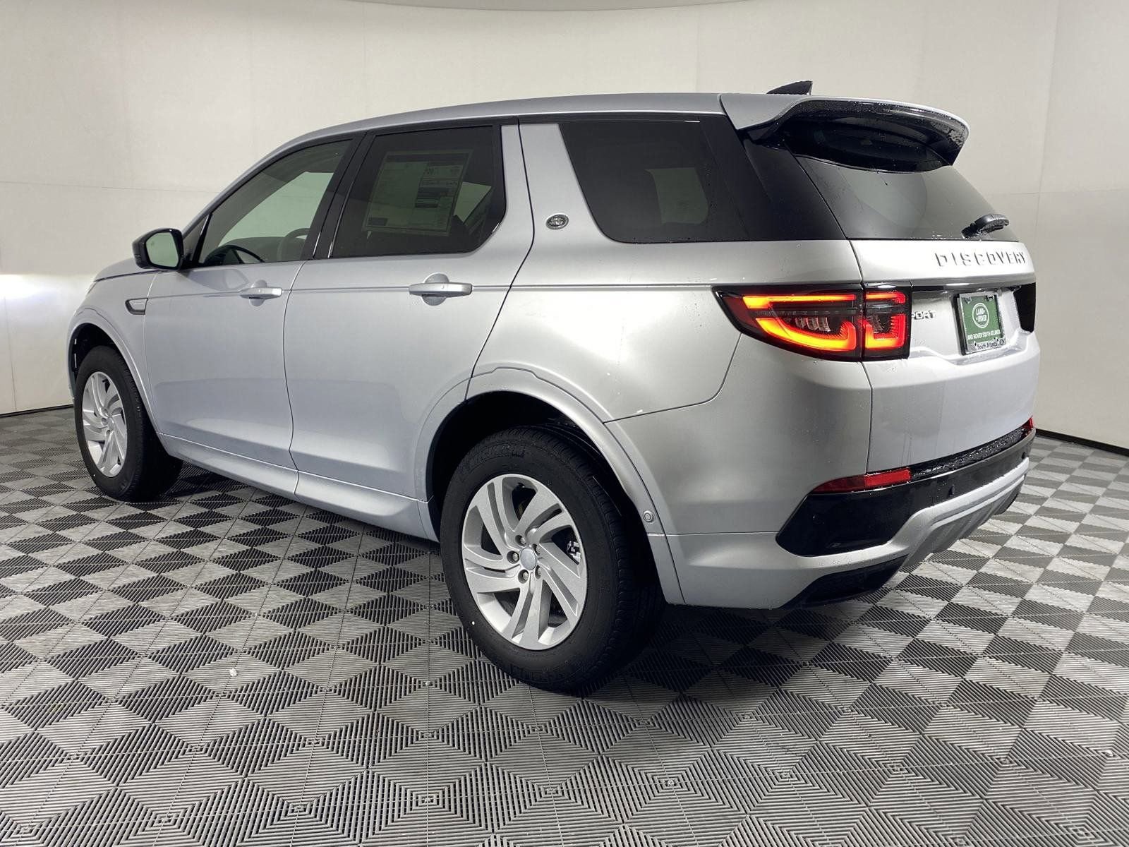 Used 2025 Land Rover Discovery Sport S image 3