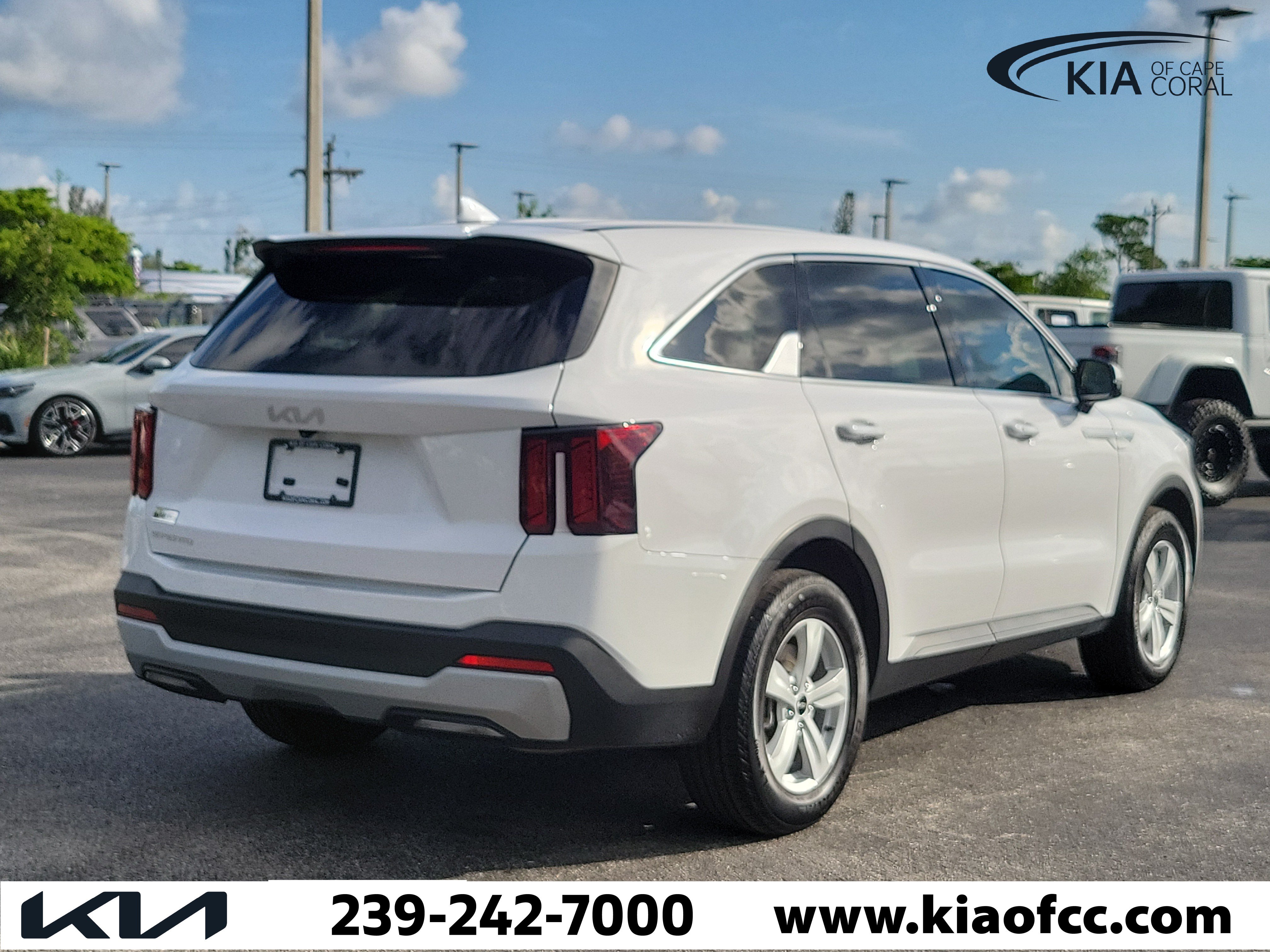 Used 2025 Kia Sorento LX FWD image 6