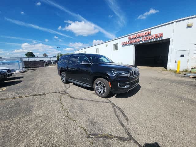 Certified 2024 Jeep Wagoneer L Series II w/ Flexible Seating Group AWD/4WD image 8