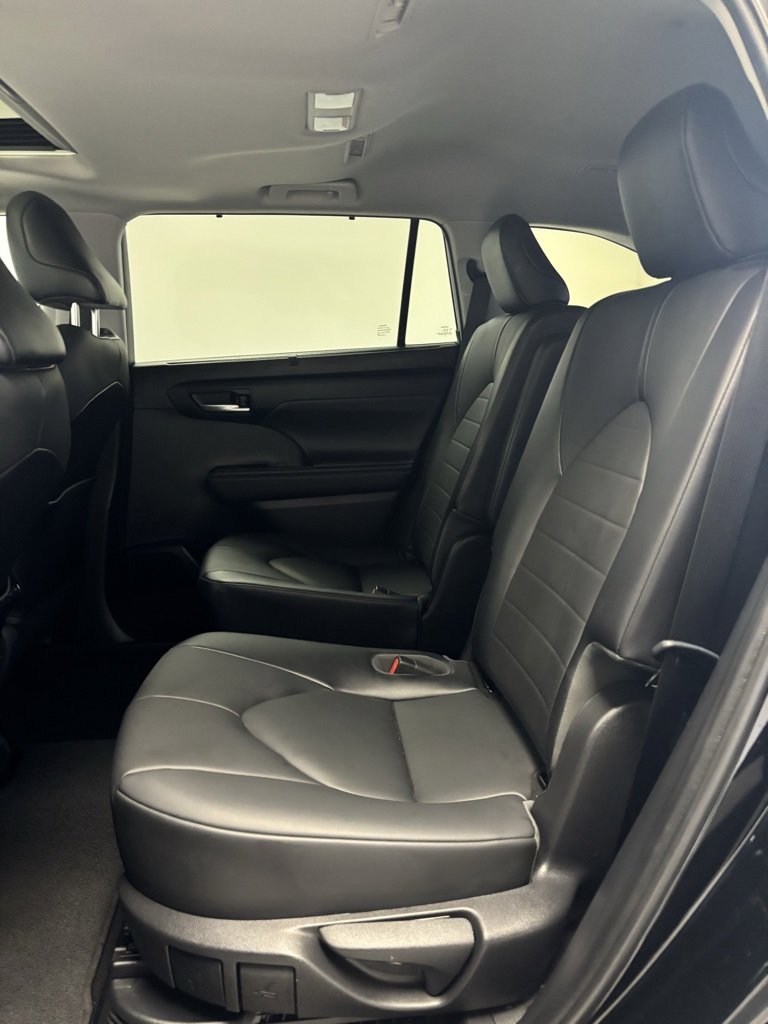 Used 2021 Toyota Highlander XLE image 24