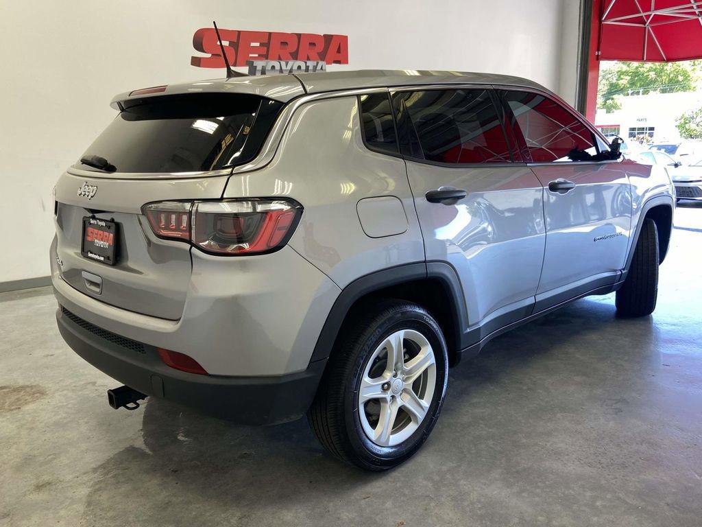 Used 2024 Jeep Compass Sport image 2