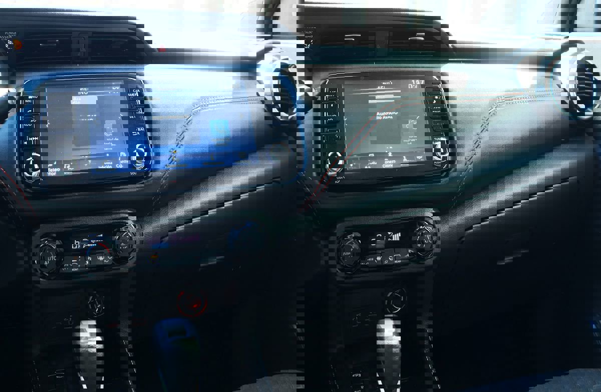 Used 2023 Nissan Kicks SR image 42