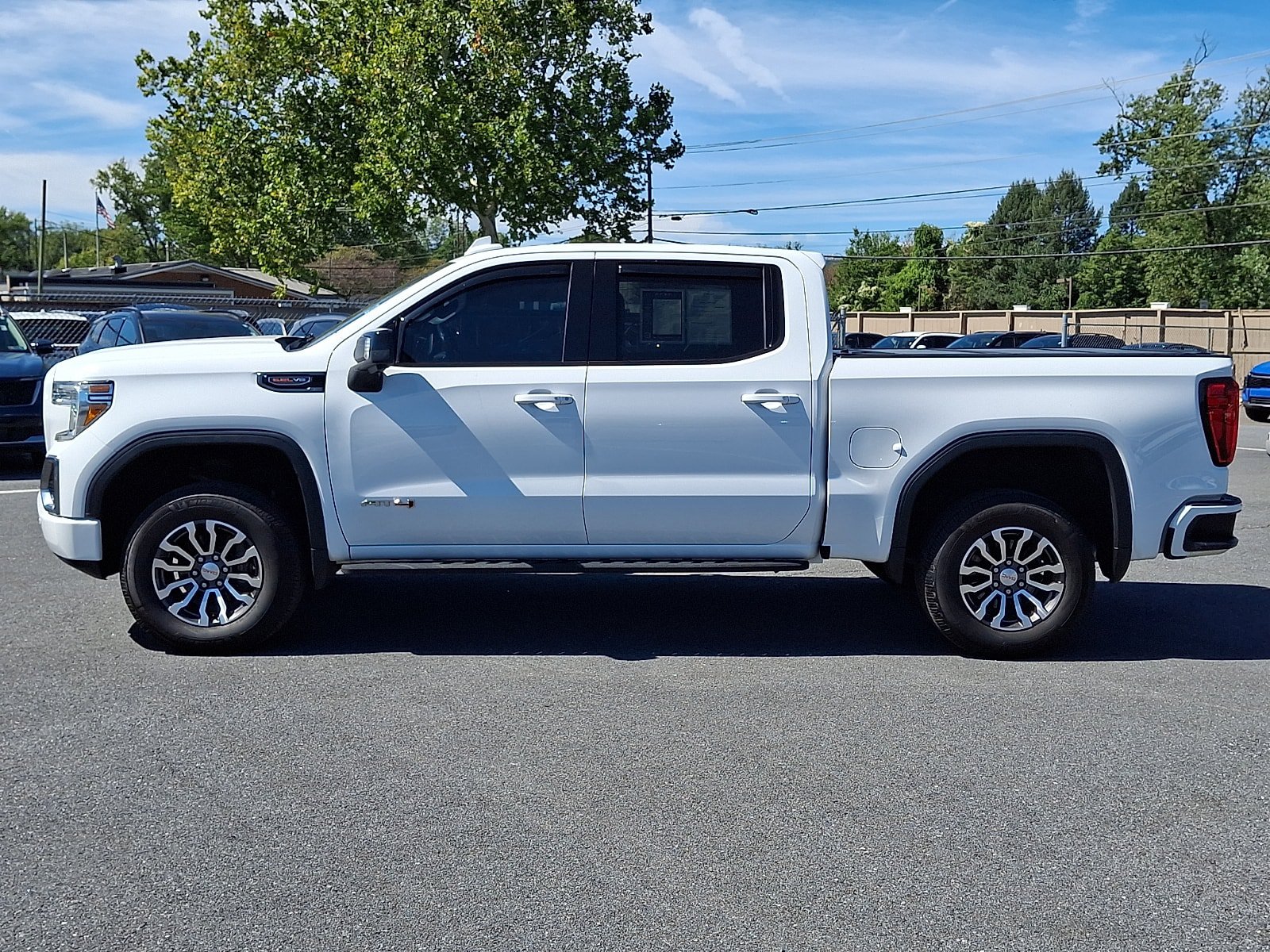 Used 2021 GMC Sierra 1500 AT4 w/ AT4 Premium Package AWD/4WD image 8