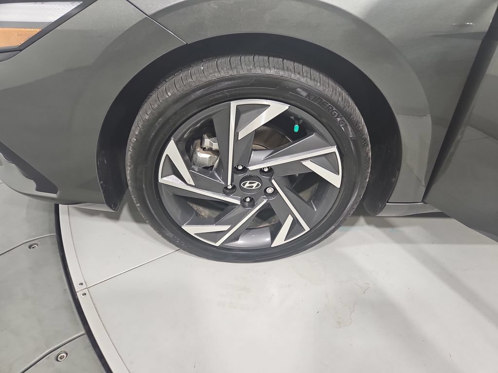Certified 2025 Hyundai Elantra Limited w/ Cargo Package FWD image 29