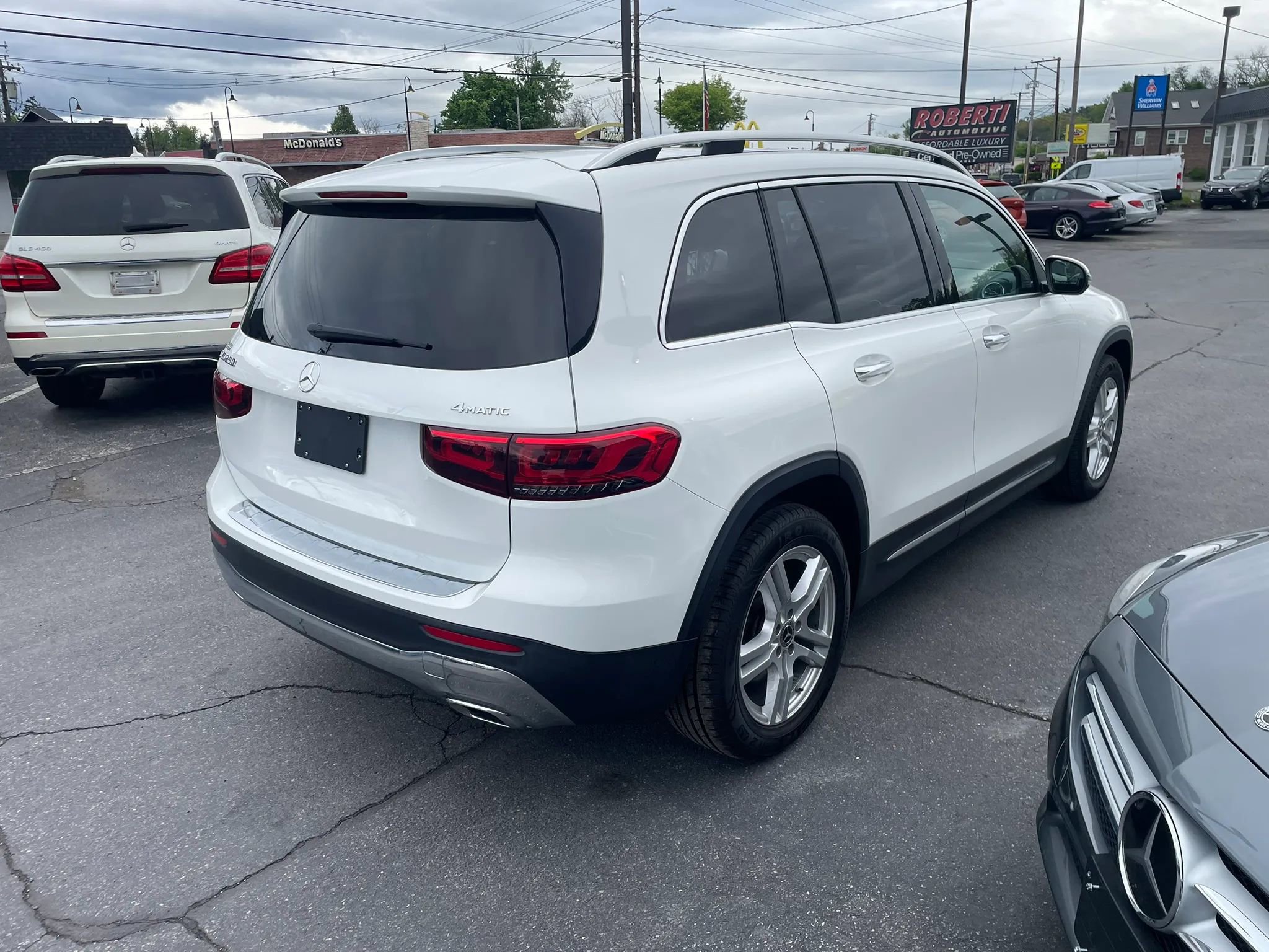 Used 2021 Mercedes-Benz GLB 250 4MATIC w/ Premium Package image 3