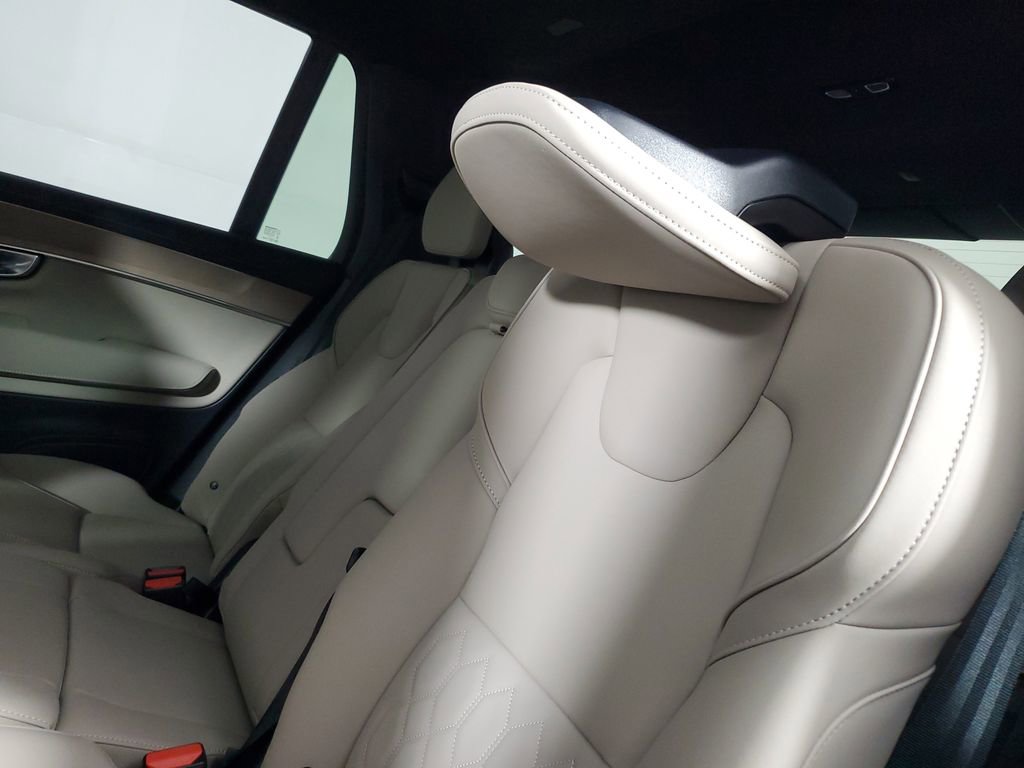 Certified 2026 Volvo XC90 B6 Plus w/ Protection Package Premier image 13