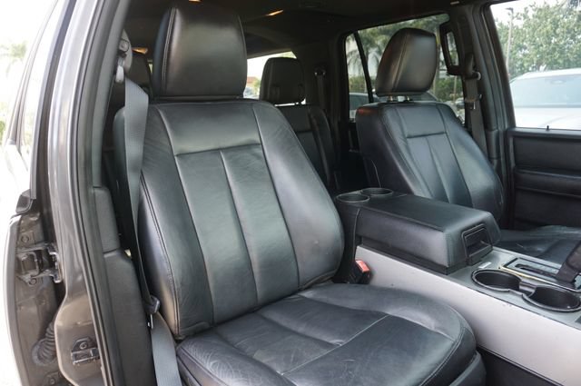 Used 2017 Ford Expedition EL XLT w/ Equipment Group 201A RWD image 2