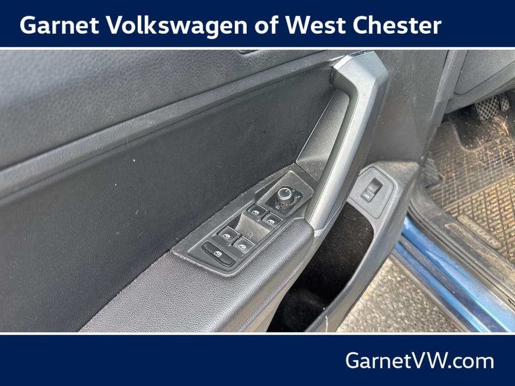 Used 2018 Volkswagen Tiguan SEL w/ 3rd Row Seat Package AWD/4WD image 11