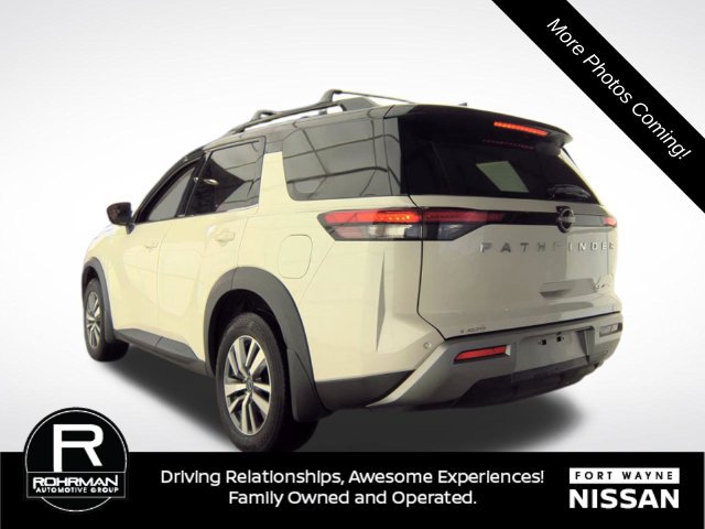 Used 2024 Nissan Pathfinder SL AWD/4WD image 2