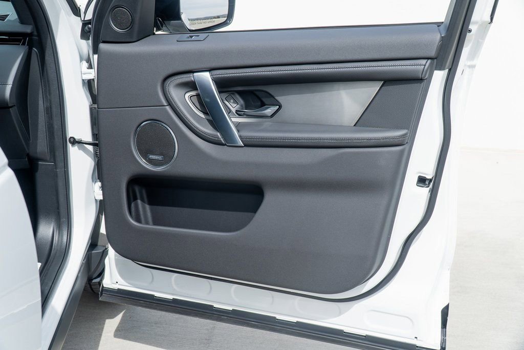 Used 2025 Land Rover Discovery Sport Dynamic SE image 21