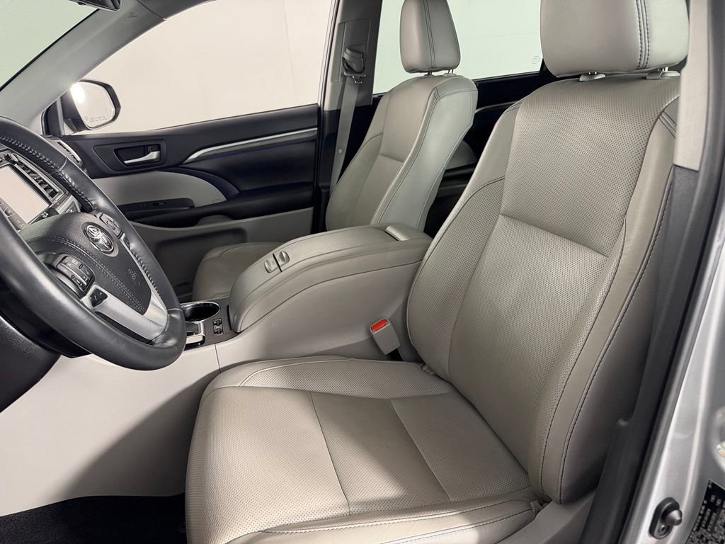Used 2019 Toyota Highlander Limited FWD image 23