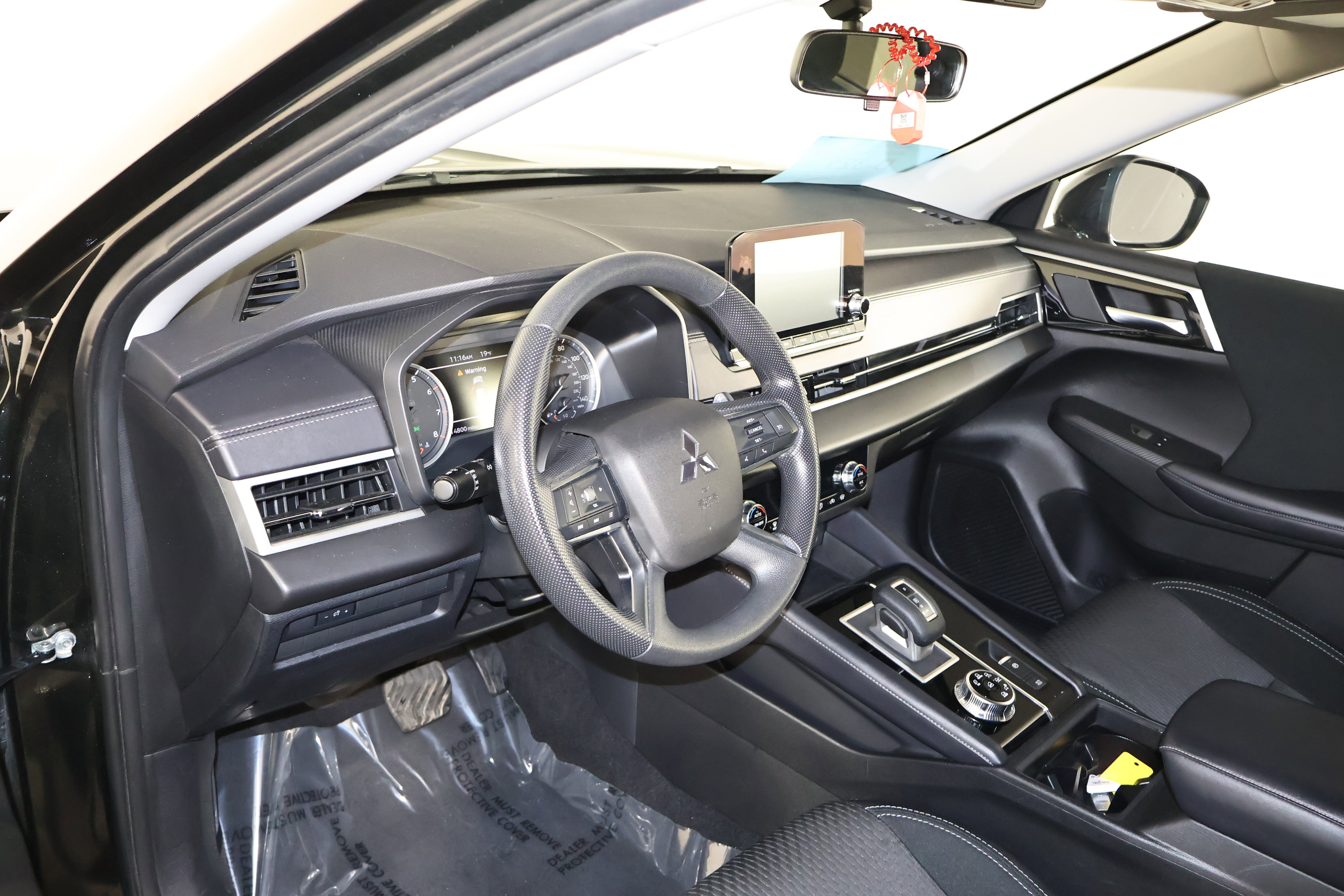 Used 2024 Mitsubishi Outlander ES image 35