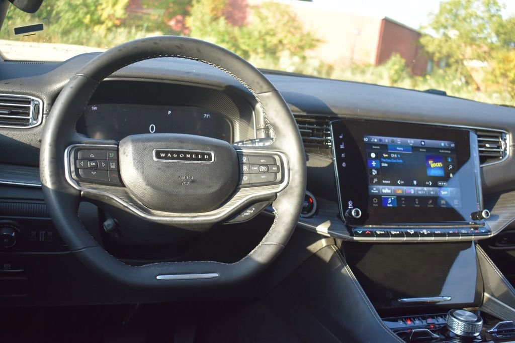 Used 2024 Jeep Wagoneer Series III AWD/4WD image 26