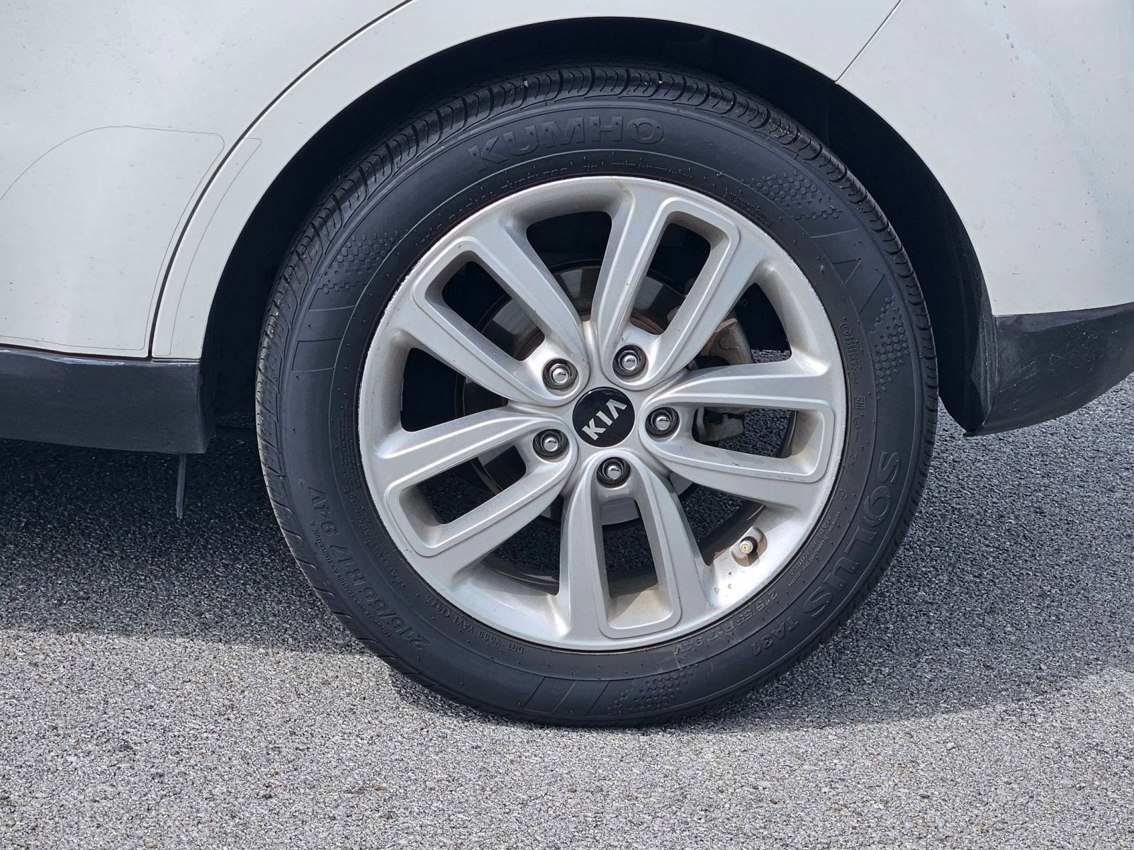 Used 2017 Kia Soul + FWD image 5