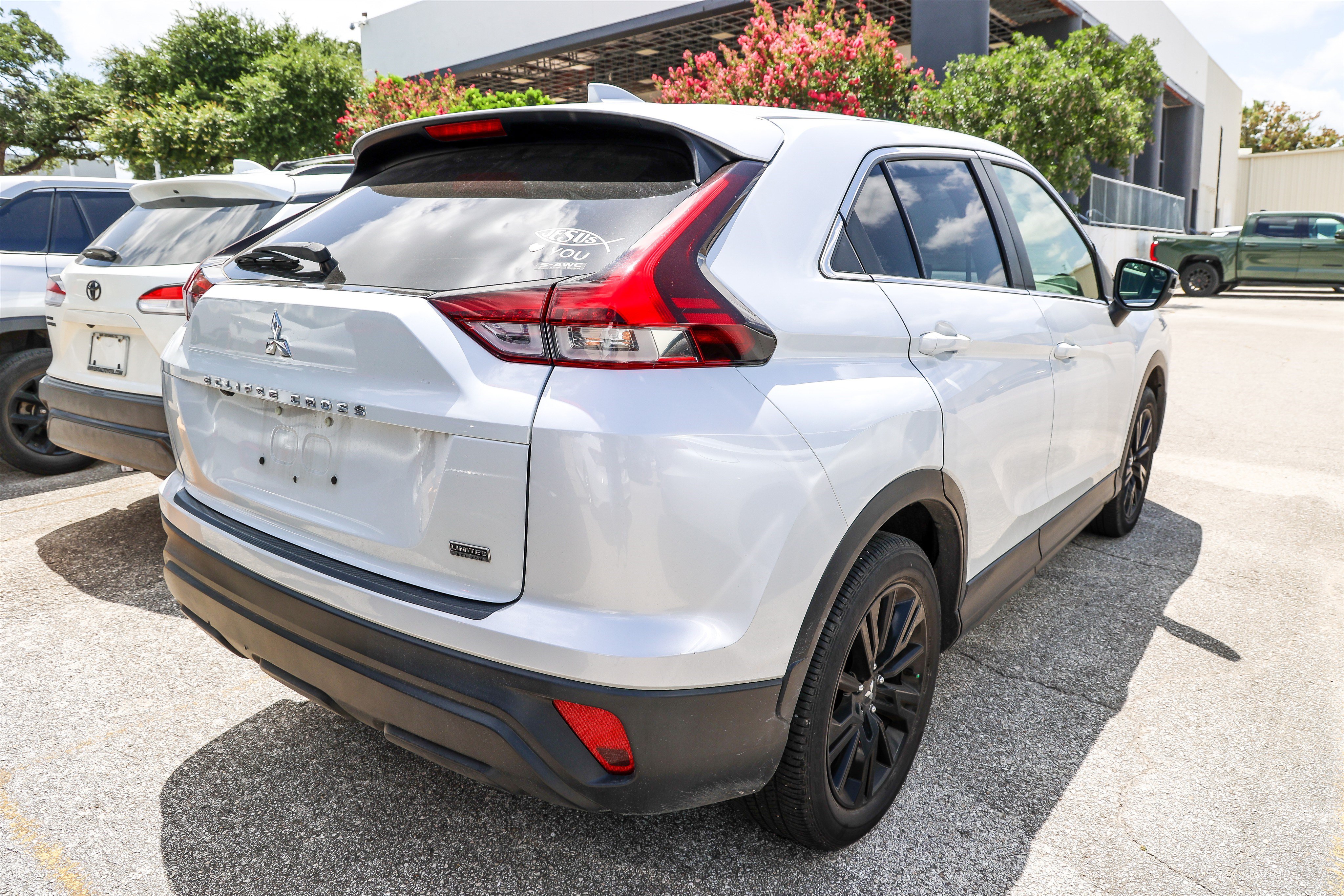 Used 2023 Mitsubishi Eclipse Cross LE AWD/4WD image 9