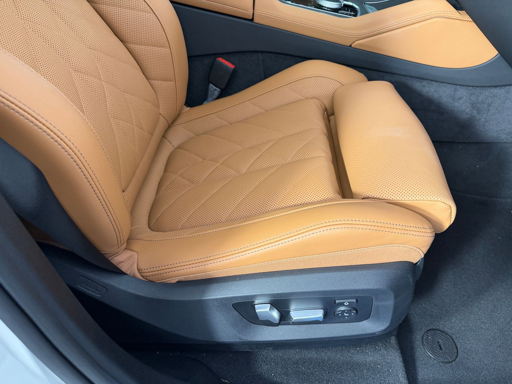 Certified 2025 BMW X6 xDrive40i w/ Premium Package AWD/4WD image 34
