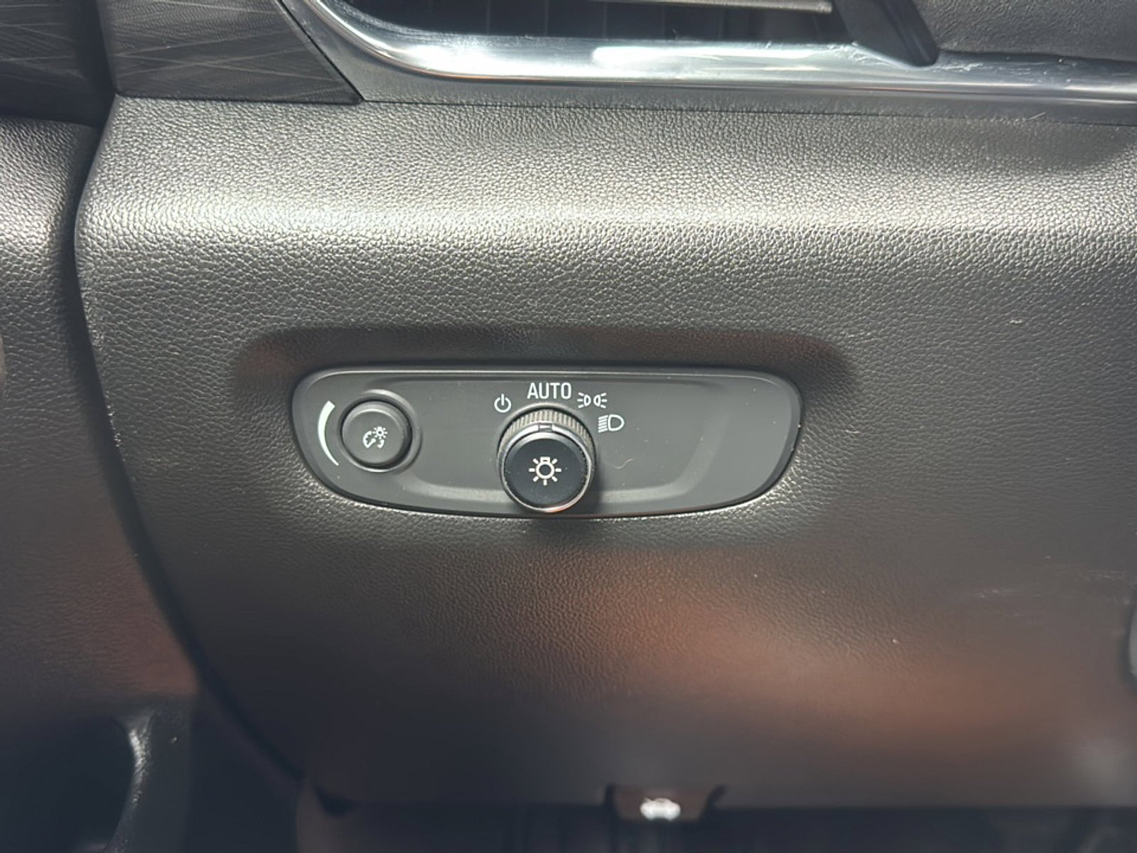 Used 2023 Chevrolet Traverse High Country FWD image 32