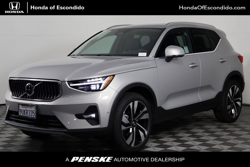 Used 2025 Volvo XC40 B5 Ultra w/ Climate Package image 1