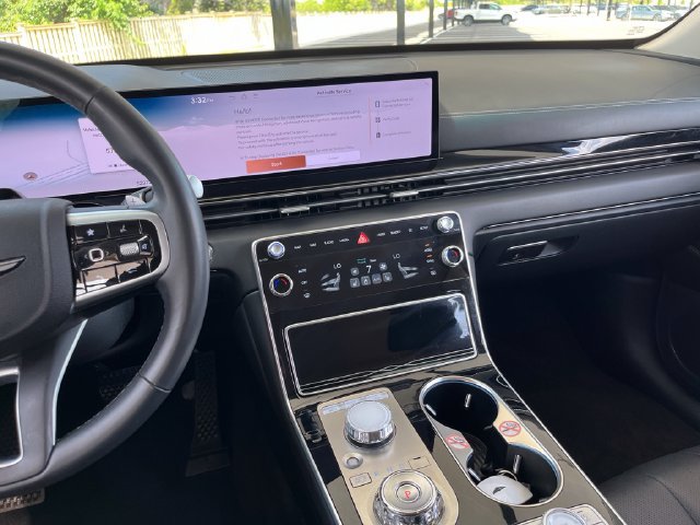 Certified 2025 Genesis GV80 2.5T Standard AWD/4WD image 17