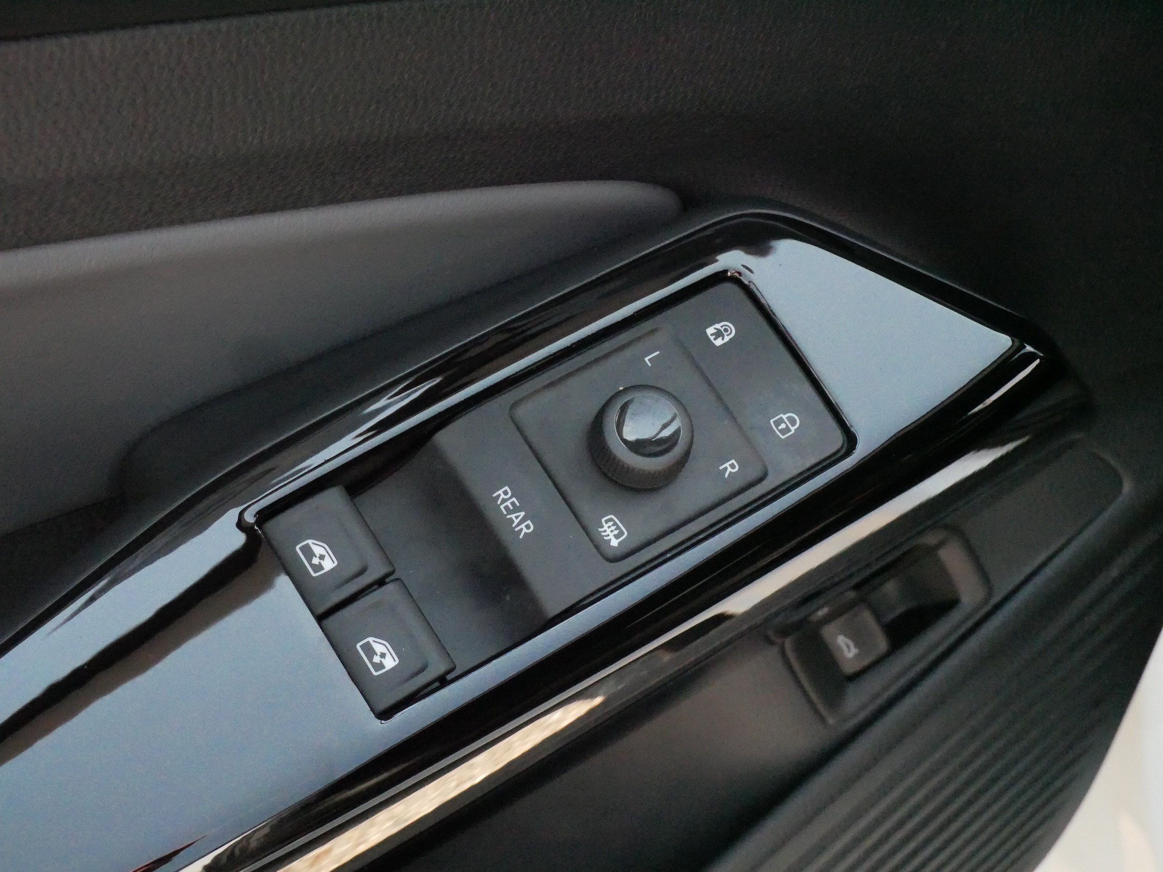 Certified 2024 Volkswagen ID.4 Pro S AWD/4WD image 19
