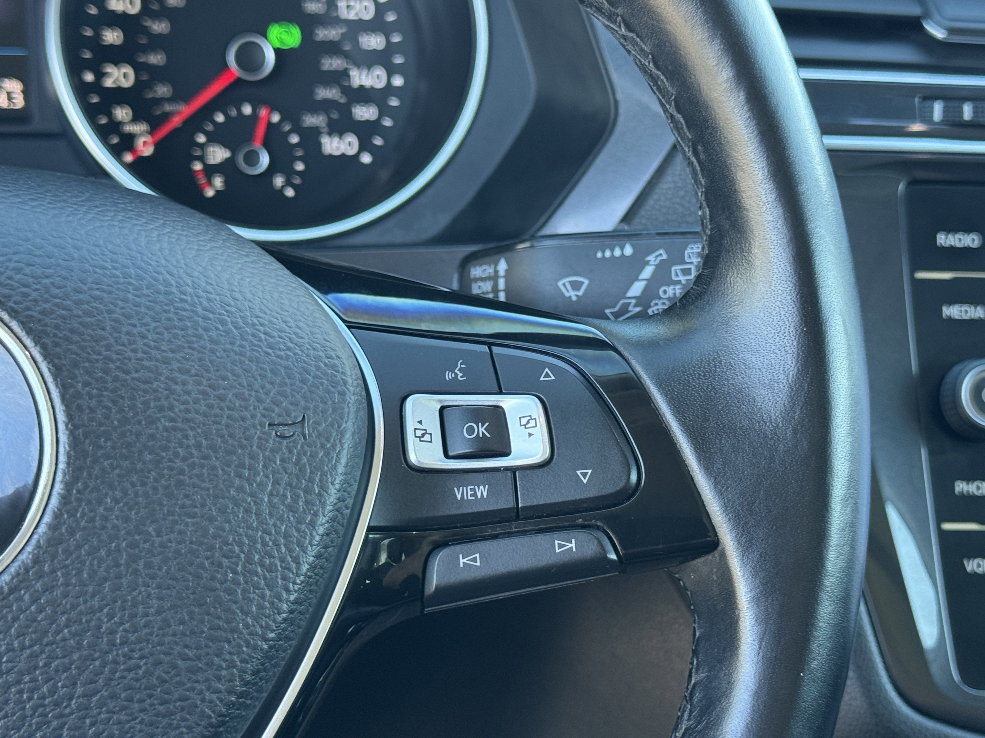 Certified 2019 Volkswagen Tiguan SE w/ Panoramic Sunroof Package image 22