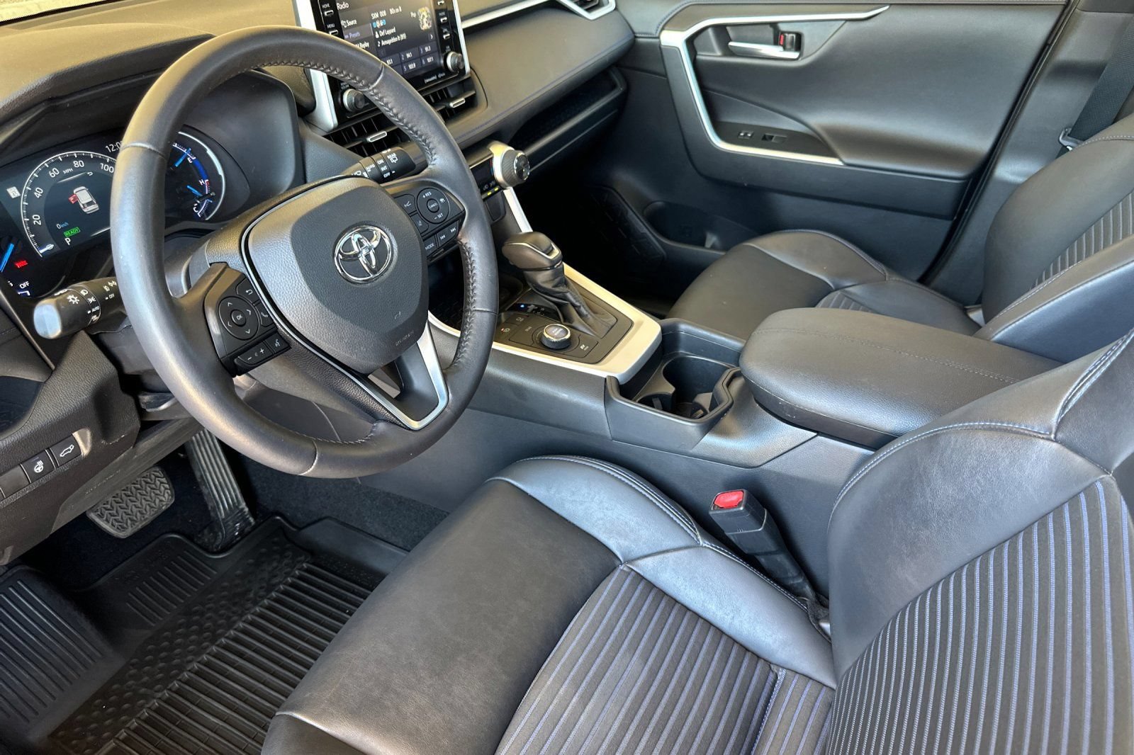 Used 2021 Toyota RAV4 XSE w/ XSE Grade Weather Package AWD/4WD image 10