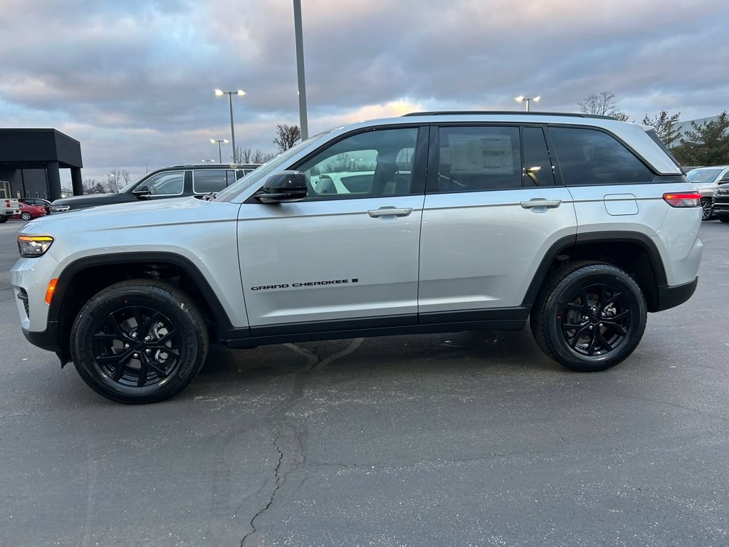 New 2025 Jeep Grand Cherokee 4WD image 4