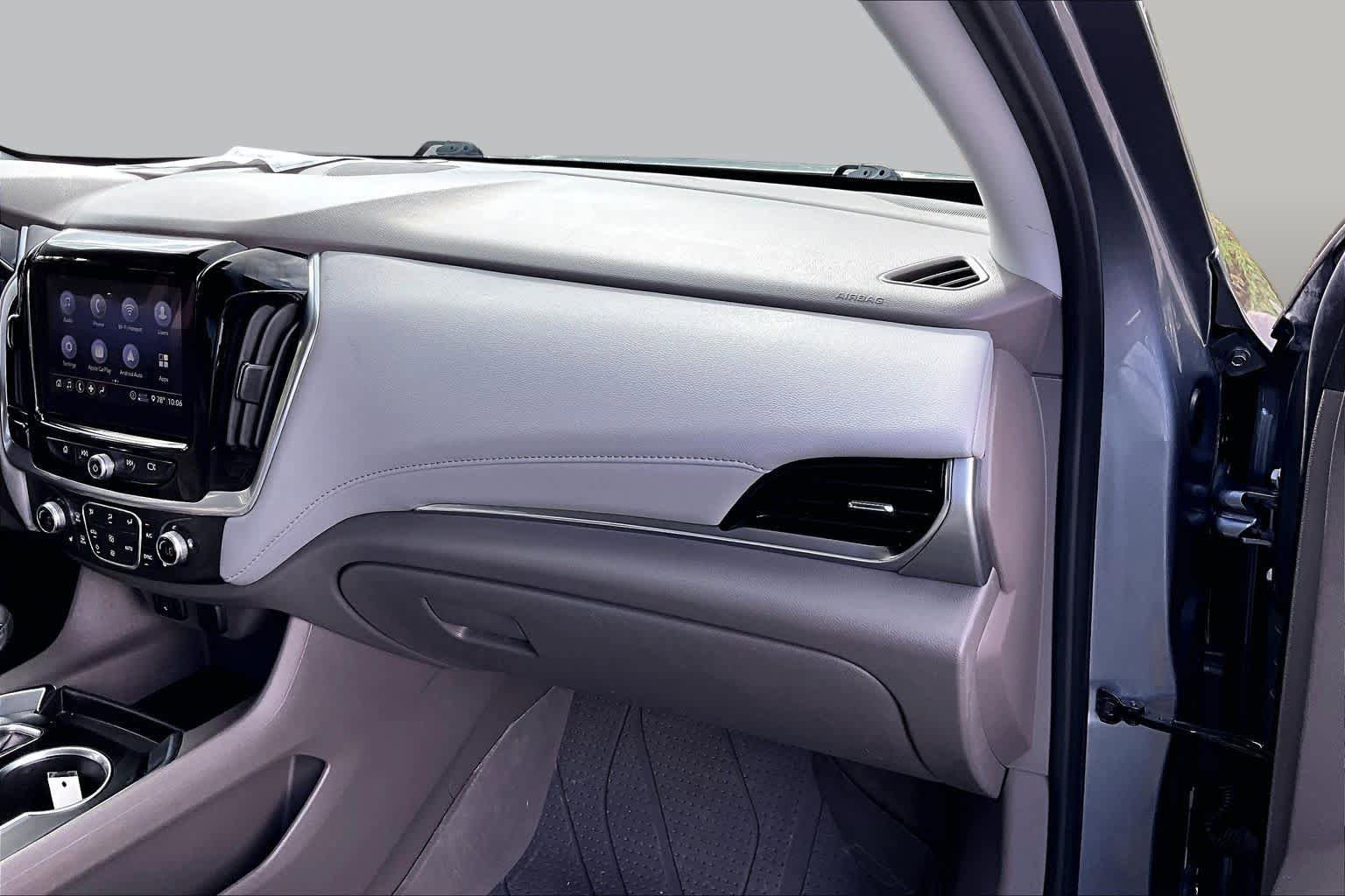 Used 2021 Chevrolet Traverse LT FWD image 18