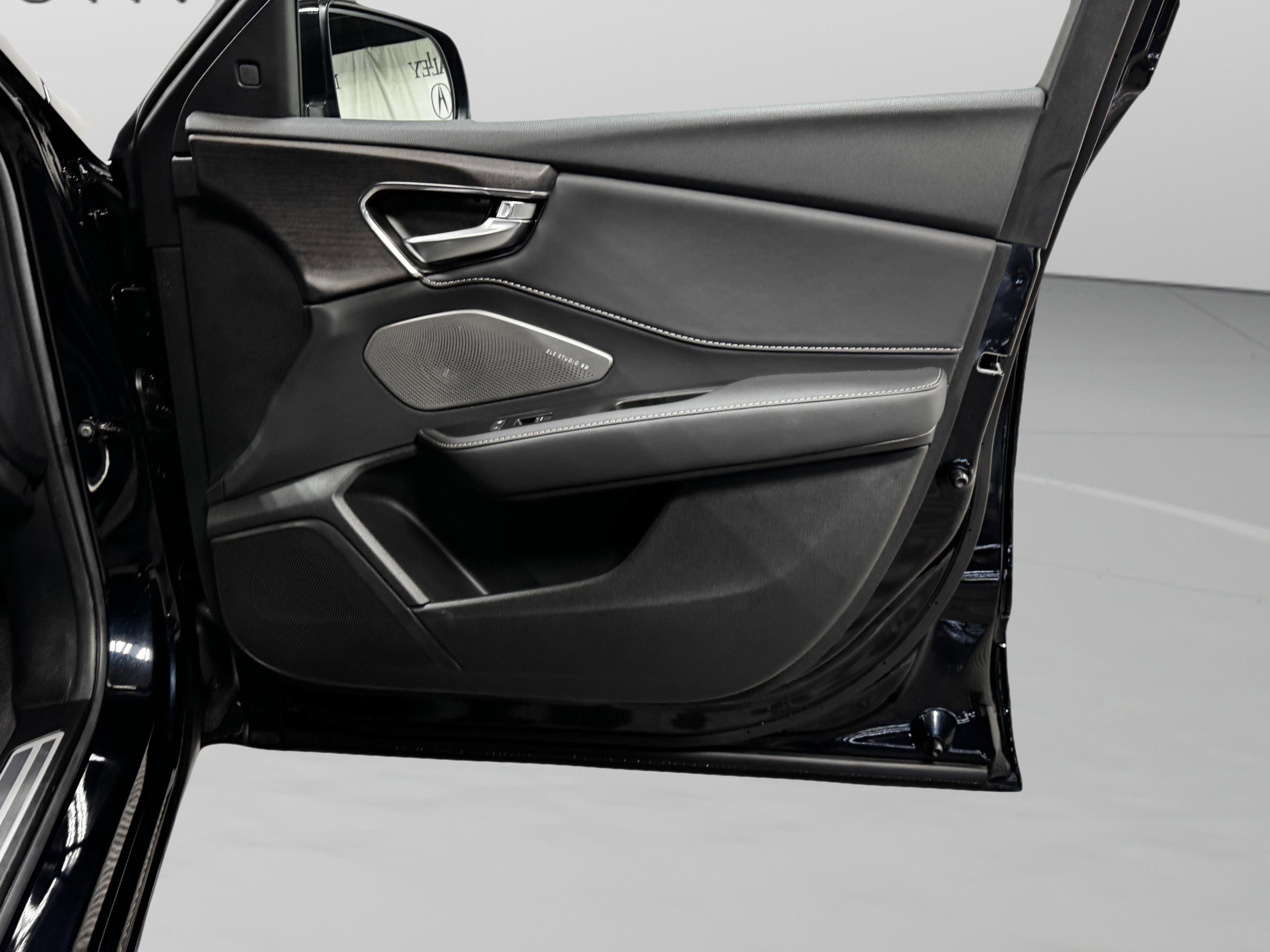 Certified 2025 Acura RDX SH-AWD w/ Advance Package image 40