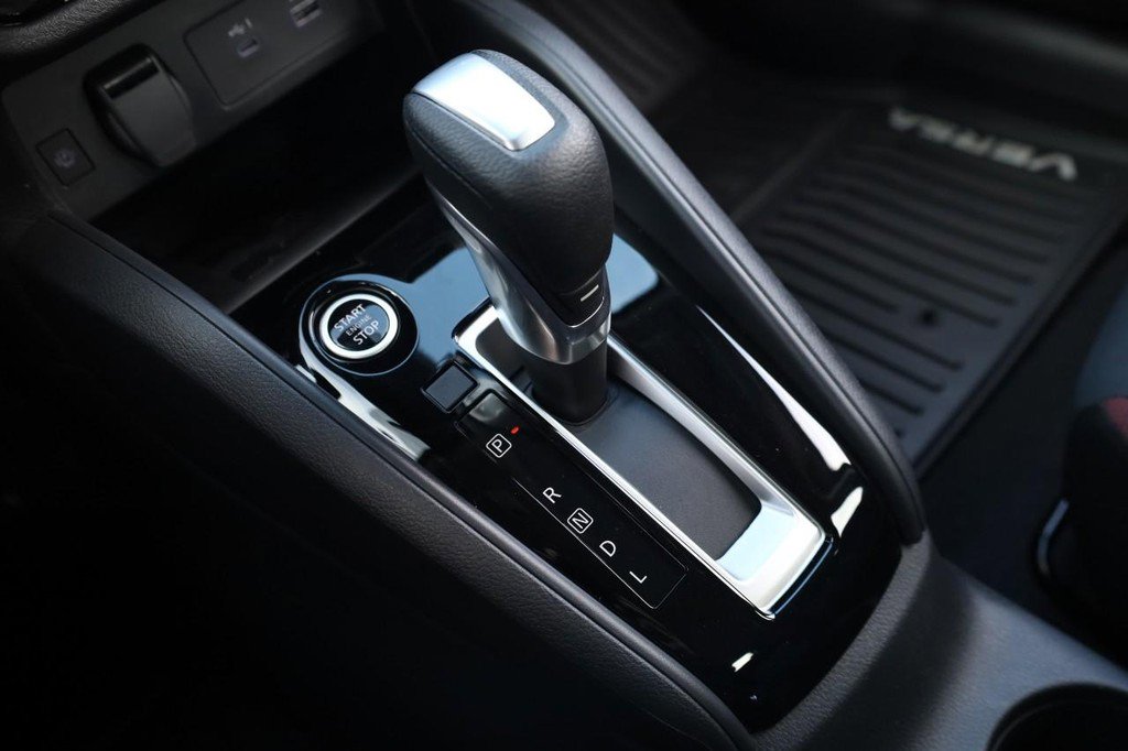 New 2025 Nissan Versa SR w/ Trunk Package image 15