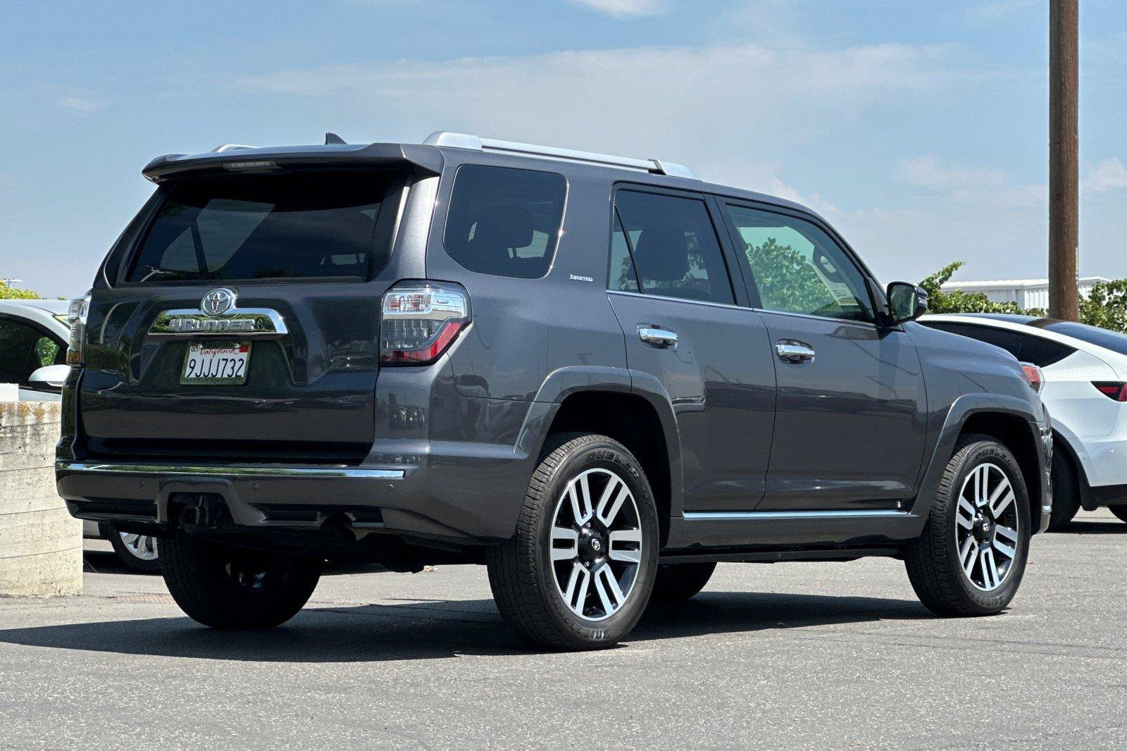 Used 2023 Toyota 4Runner Limited AWD/4WD image 4
