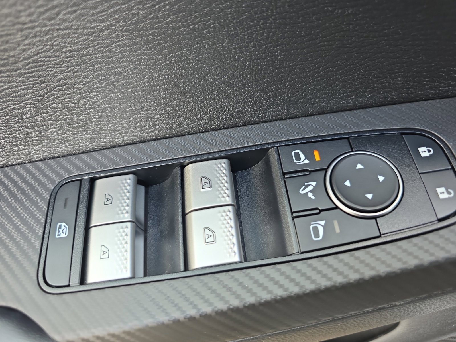 Used 2024 Mitsubishi Outlander SE image 27