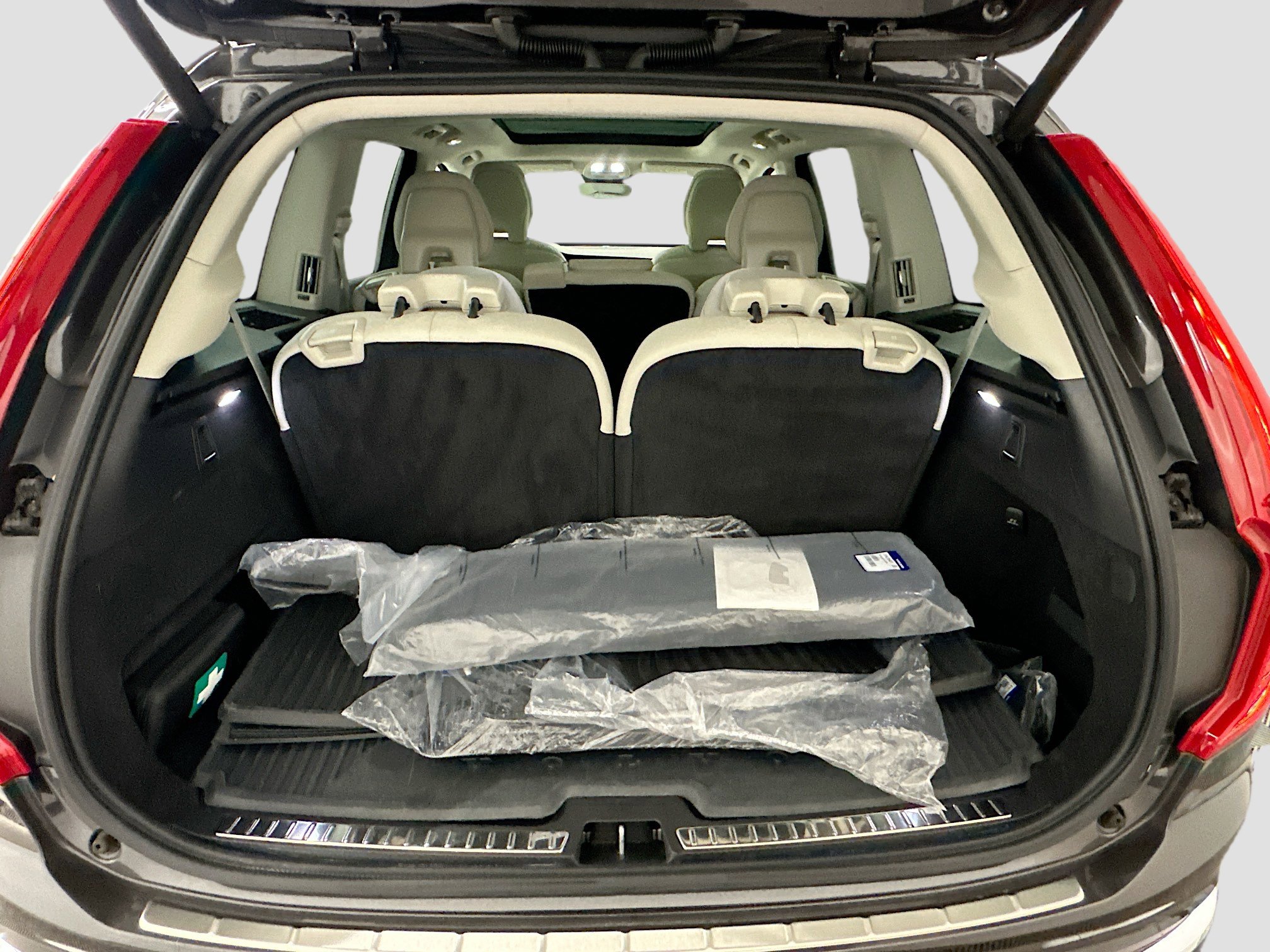 Used 2024 Volvo XC90 B6 Plus w/ Protection Package Premier image 32