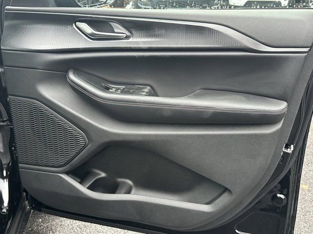 New 2025 Jeep Grand Cherokee Laredo image 16