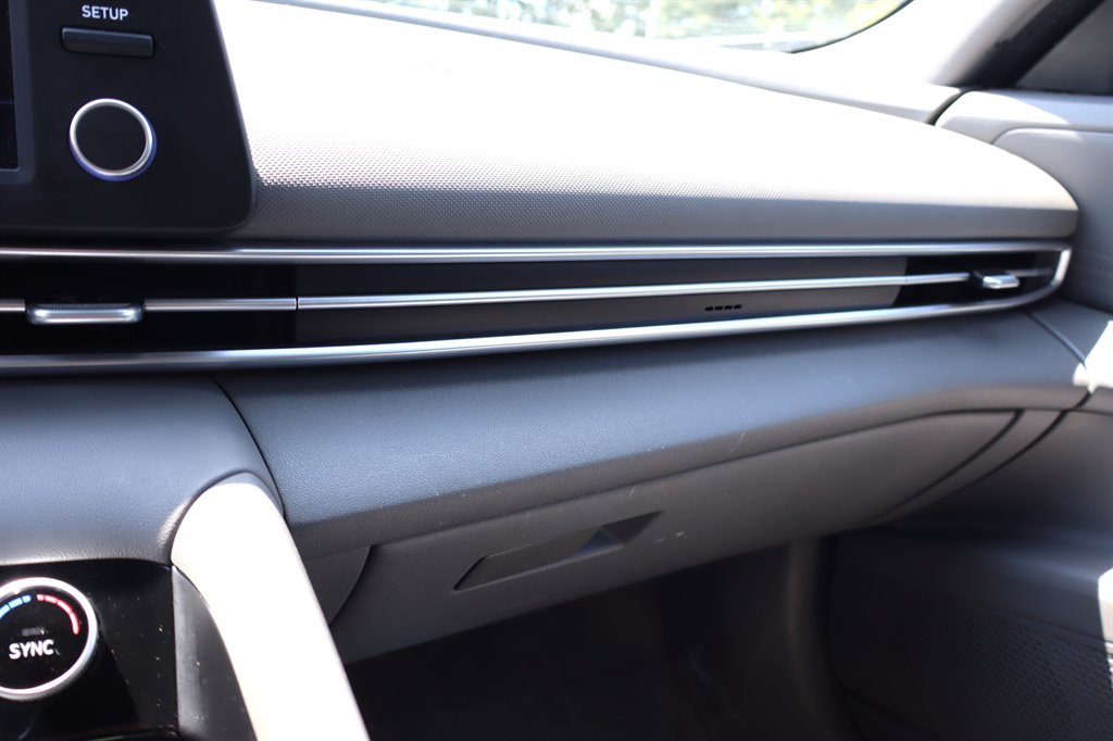 Used 2023 Hyundai Elantra SEL FWD image 16