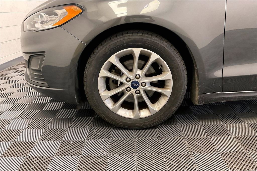 Used 2019 Ford Fusion SE image 7