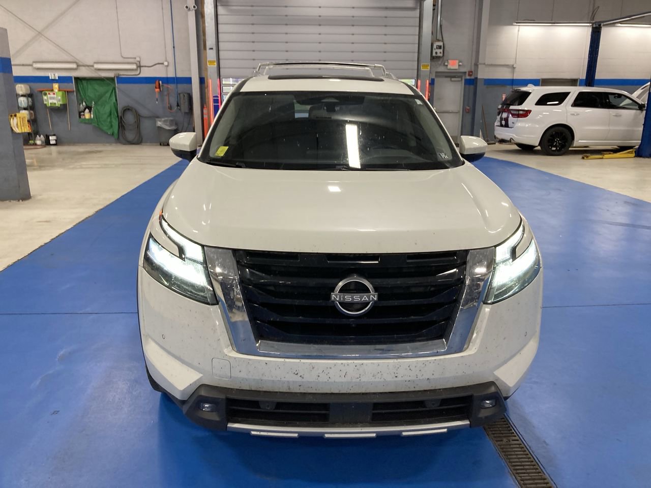 Used 2022 Nissan Pathfinder SL w/ SL Premium Package AWD/4WD image 2