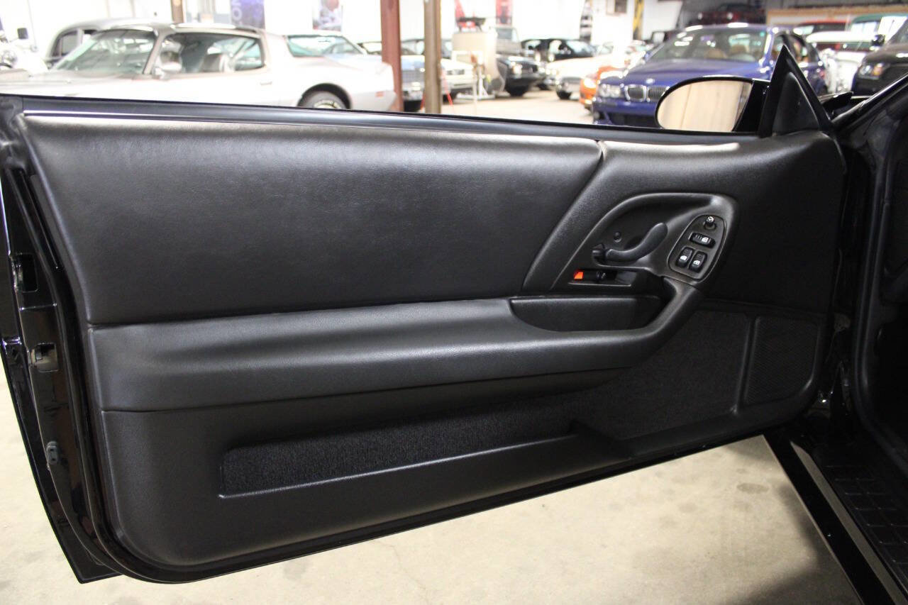 Used 2000 Chevrolet Camaro Z28 w/ SS Performance/Appearance Pkg image 29