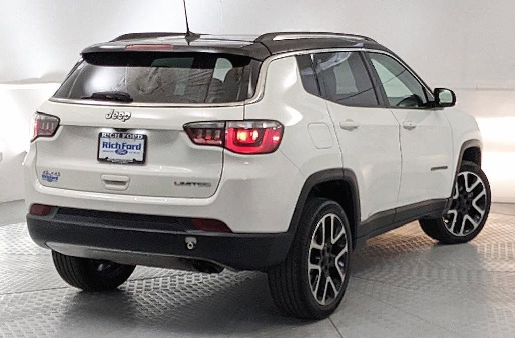 Used 2018 Jeep Compass Limited w/ Navigation Group AWD/4WD image 3