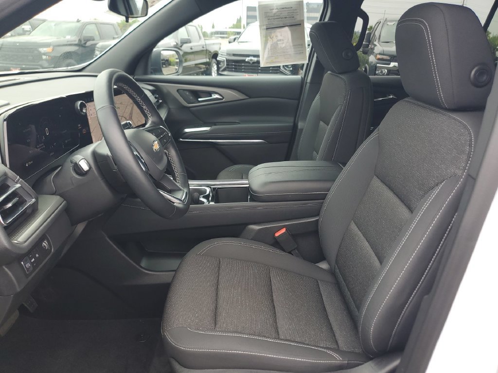 Used 2026 Chevrolet Traverse LT FWD image 19