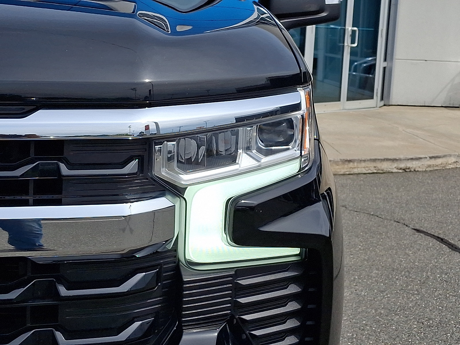 Used 2023 Chevrolet Silverado 1500 LT AWD/4WD image 9