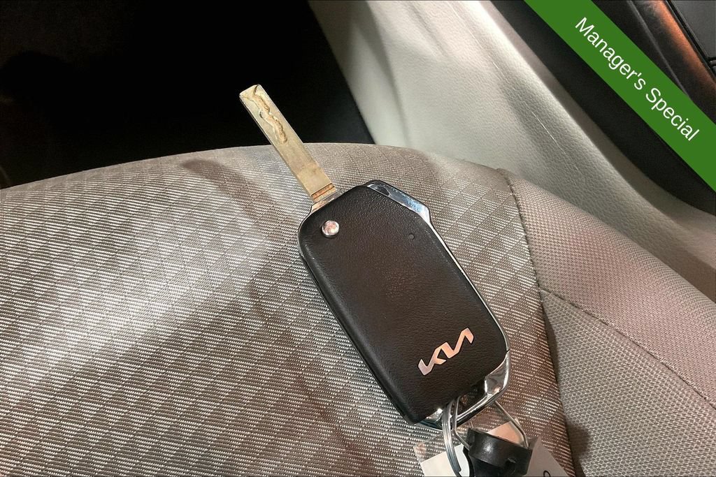 Used 2025 Kia Soul LX w/ LX Technology Package FWD image 12