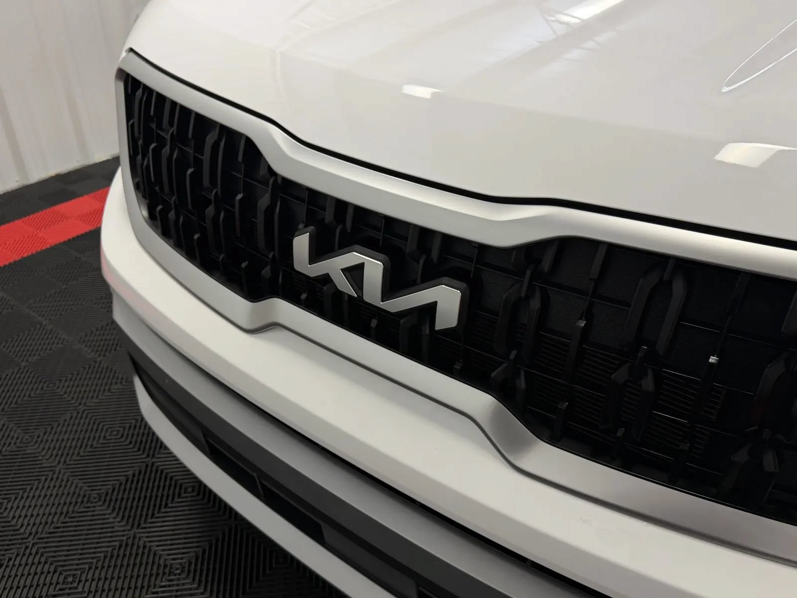 Used 2024 Kia Telluride LX FWD image 8
