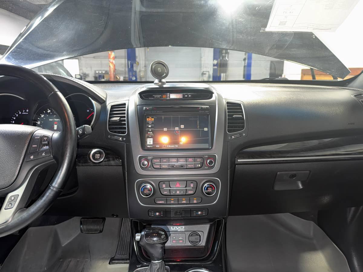 Used 2015 Kia Sorento SX FWD image 17