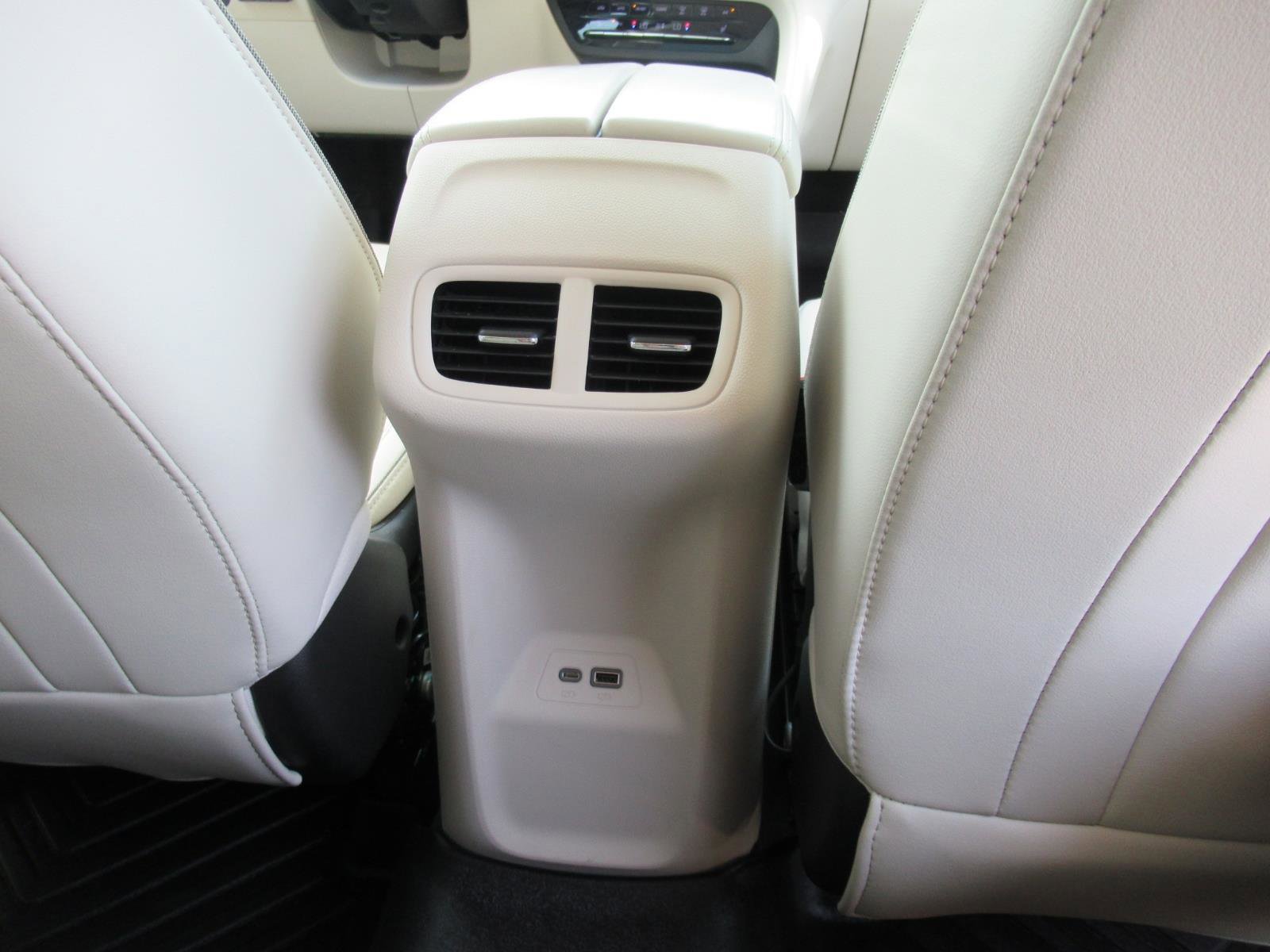 Used 2022 Buick Envision Essence w/ Technology Package I FWD image 33