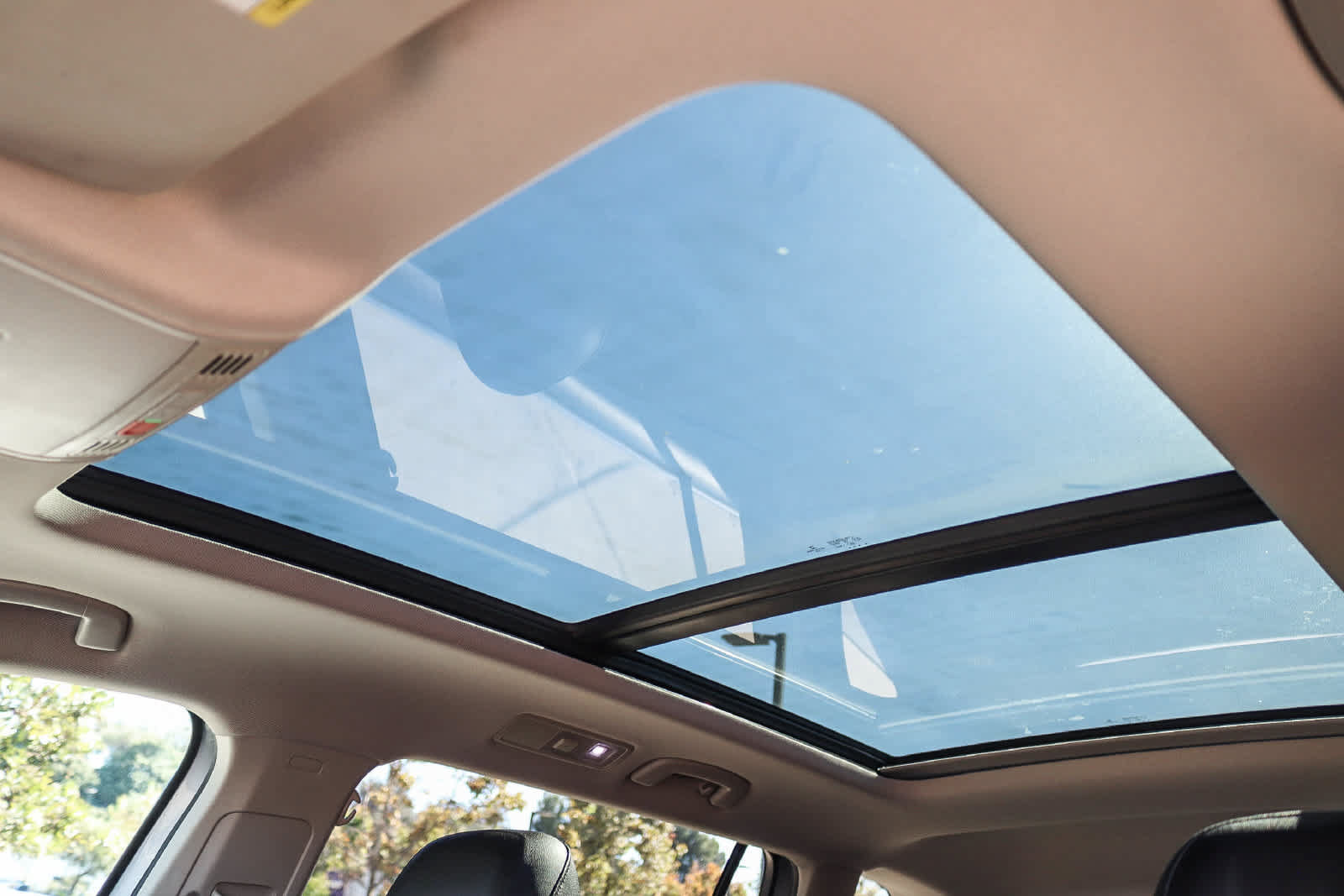 Used 2020 Volkswagen Tiguan SE w/ Panoramic Sunroof Package AWD/4WD image 19